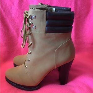 Brand New Jennifer Lopez Wheat Boots Size 10M